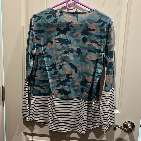 Multi Print Long Sleeve Tee - Picture 4 of 4